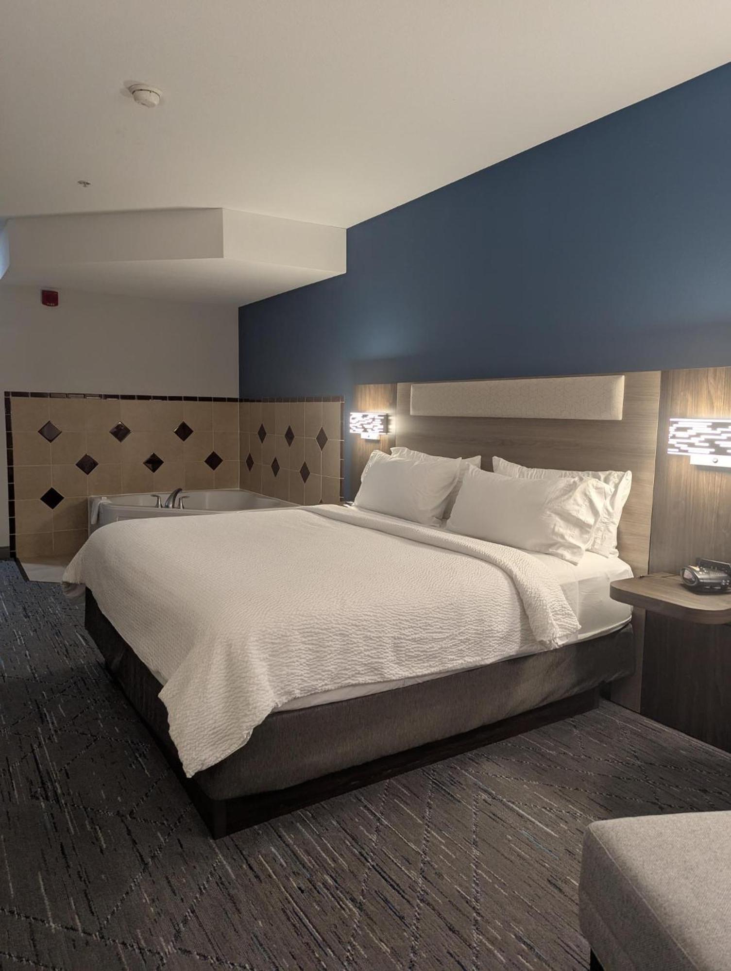 Holiday Inn Express Hotel&Suites Lovel& Loveland Exterior foto
