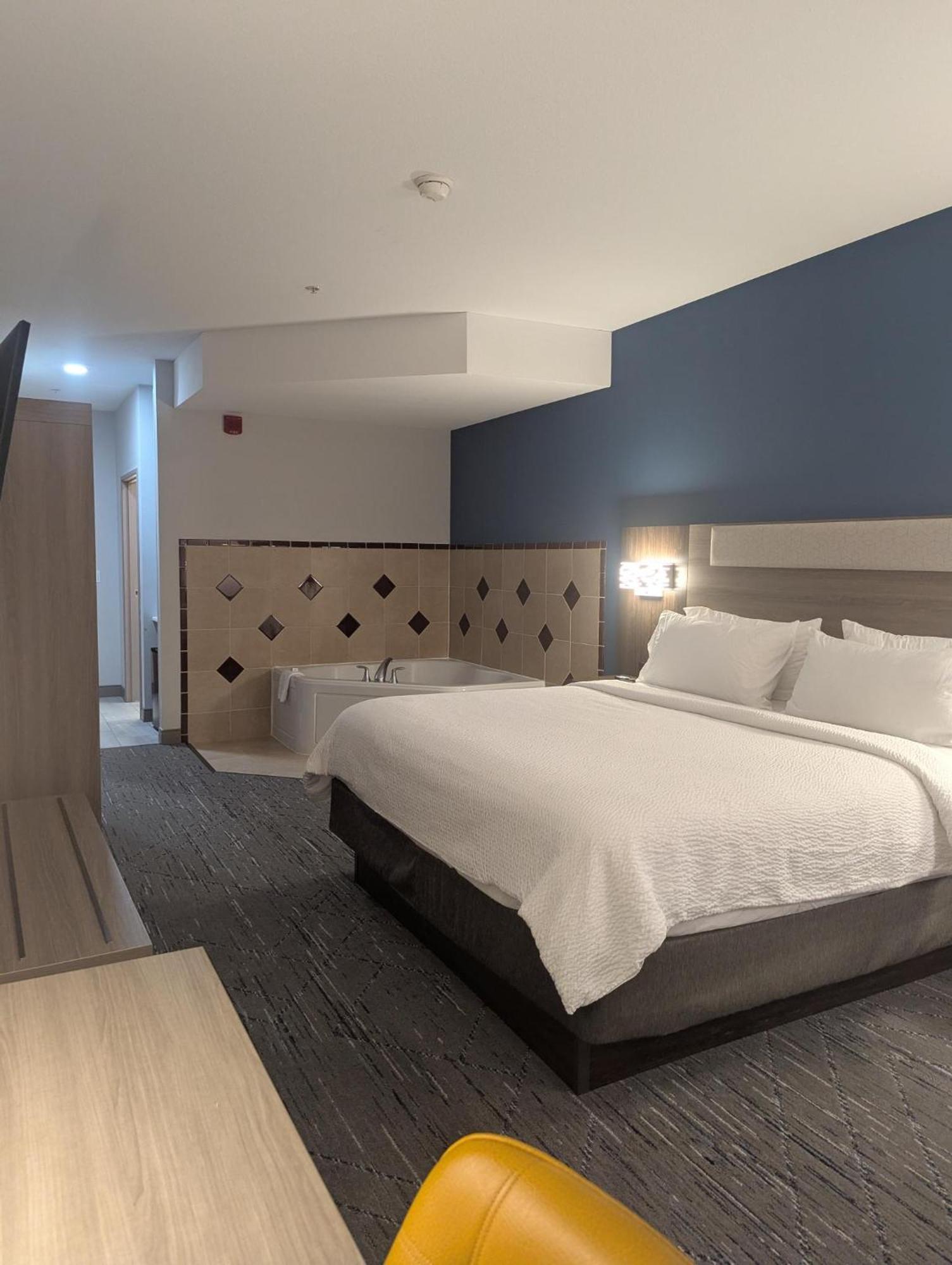 Holiday Inn Express Hotel&Suites Lovel& Loveland Exterior foto